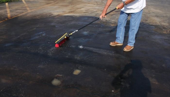 How to remove asphalt by hand